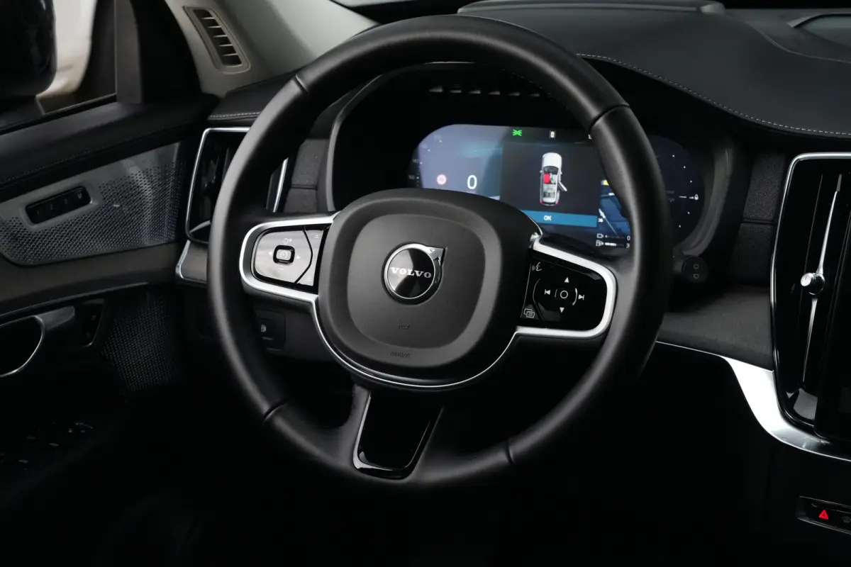 2.0 T8 FACELIFT Plug-in hybrid AWD Ultra Dark | 455 PK | Panoramadak | Bowers & Wilkins | Luchtvering | Trekhaak | Volvo XC90 2.0 T8 FACELIFT Plug-in hybrid AWD Ultra Dark met 2.0 liter 4-ci