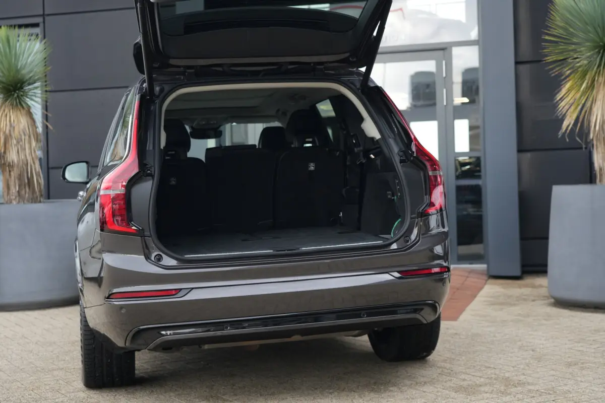 2.0 T8 FACELIFT Plug-in hybrid AWD Ultra Dark | 455 PK | Panoramadak | Bowers & Wilkins | Luchtvering | Trekhaak | Volvo XC90 2.0 T8 FACELIFT Plug-in hybrid AWD Ultra Dark met 2.0 liter 4-ci