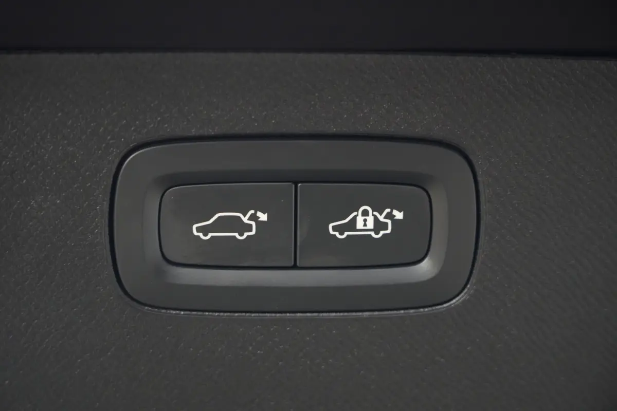 2.0 T8 FACELIFT Plug-in hybrid AWD Ultra Dark | 455 PK | Panoramadak | Bowers & Wilkins | Luchtvering | Trekhaak | Volvo XC90 2.0 T8 FACELIFT Plug-in hybrid AWD Ultra Dark met 2.0 liter 4-ci
