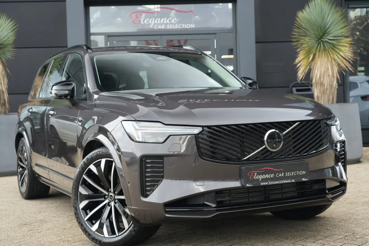 2.0 T8 FACELIFT Plug-in hybrid AWD Ultra Dark | 455 PK | Panoramadak | Bowers & Wilkins | Luchtvering | Trekhaak | Volvo XC90 2.0 T8 FACELIFT Plug-in hybrid AWD Ultra Dark met 2.0 liter 4-ci