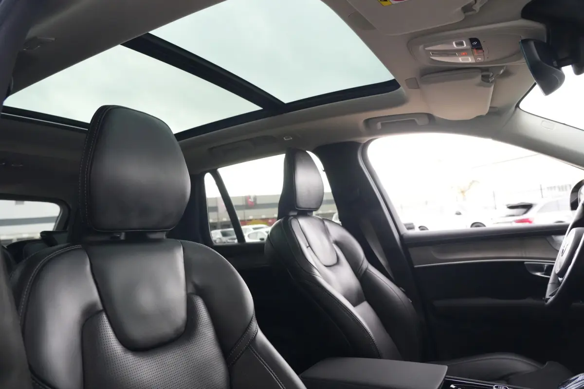 2.0 T8 FACELIFT Plug-in hybrid AWD Ultra Dark | 455 PK | Panoramadak | Bowers & Wilkins | Luchtvering | Trekhaak | Volvo XC90 2.0 T8 FACELIFT Plug-in hybrid AWD Ultra Dark met 2.0 liter 4-ci