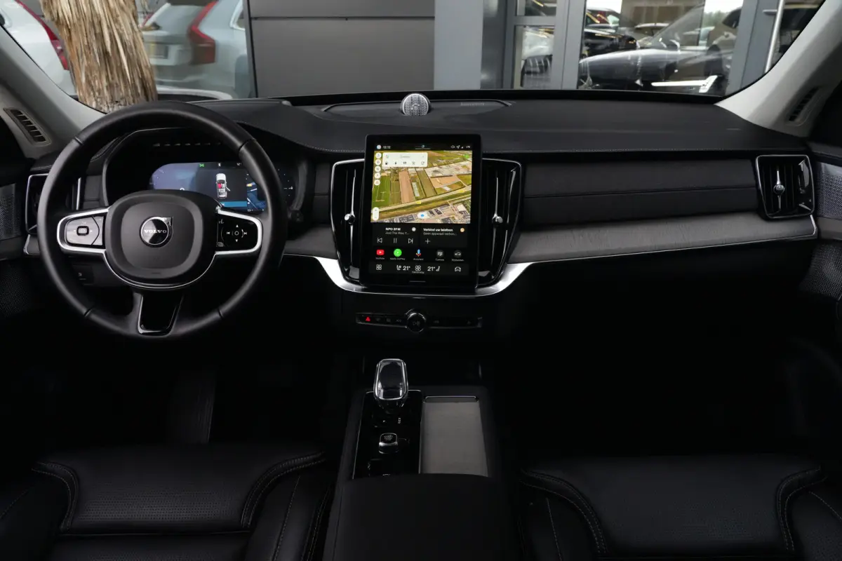 2.0 T8 FACELIFT Plug-in hybrid AWD Ultra Dark | 455 PK | Panoramadak | Bowers & Wilkins | Luchtvering | Trekhaak | Volvo XC90 2.0 T8 FACELIFT Plug-in hybrid AWD Ultra Dark met 2.0 liter 4-ci