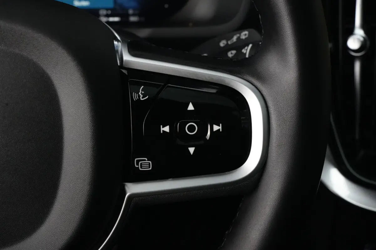 2.0 T8 FACELIFT Plug-in hybrid AWD Ultra Dark | 455 PK | Panoramadak | Bowers & Wilkins | Luchtvering | Trekhaak | Volvo XC90 2.0 T8 FACELIFT Plug-in hybrid AWD Ultra Dark met 2.0 liter 4-ci