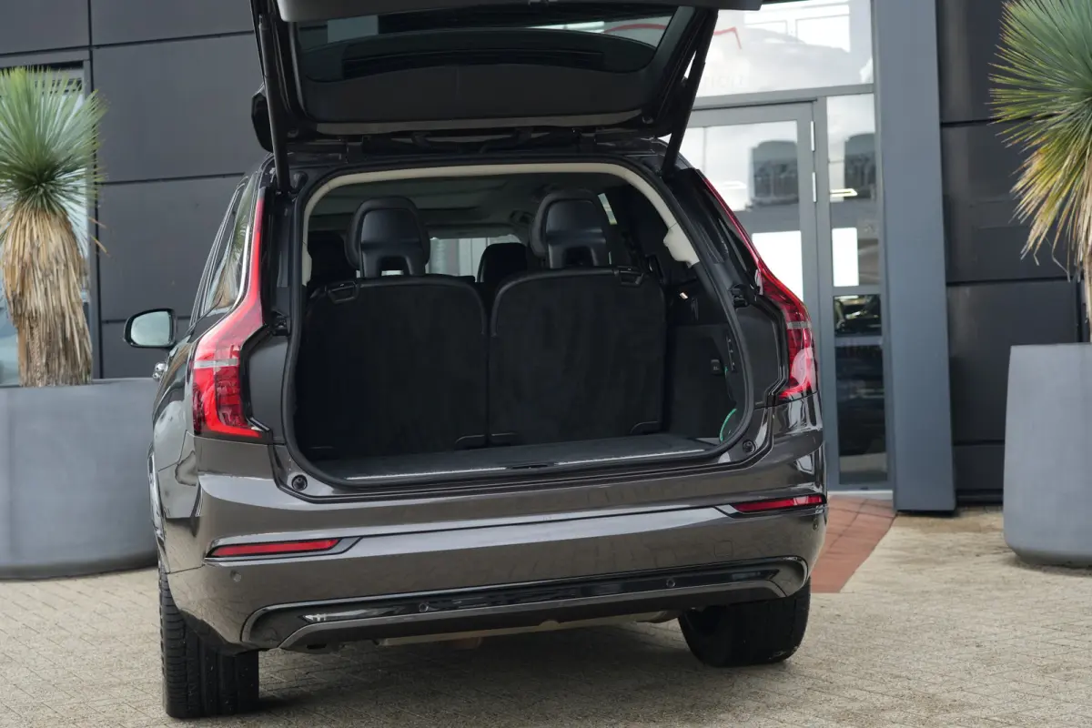 2.0 T8 FACELIFT Plug-in hybrid AWD Ultra Dark | 455 PK | Panoramadak | Bowers & Wilkins | Luchtvering | Trekhaak | Volvo XC90 2.0 T8 FACELIFT Plug-in hybrid AWD Ultra Dark met 2.0 liter 4-ci