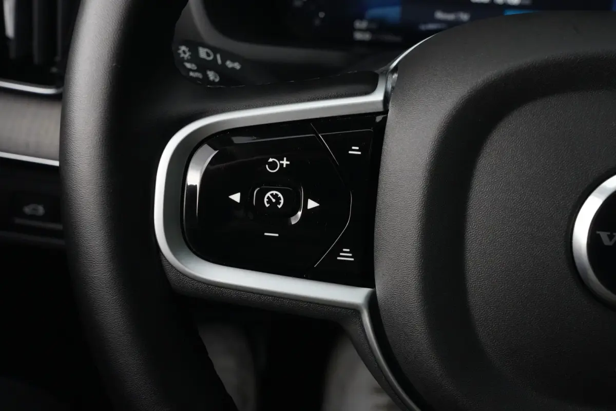 2.0 T8 FACELIFT Plug-in hybrid AWD Ultra Dark | 455 PK | Panoramadak | Bowers & Wilkins | Luchtvering | Trekhaak | Volvo XC90 2.0 T8 FACELIFT Plug-in hybrid AWD Ultra Dark met 2.0 liter 4-ci