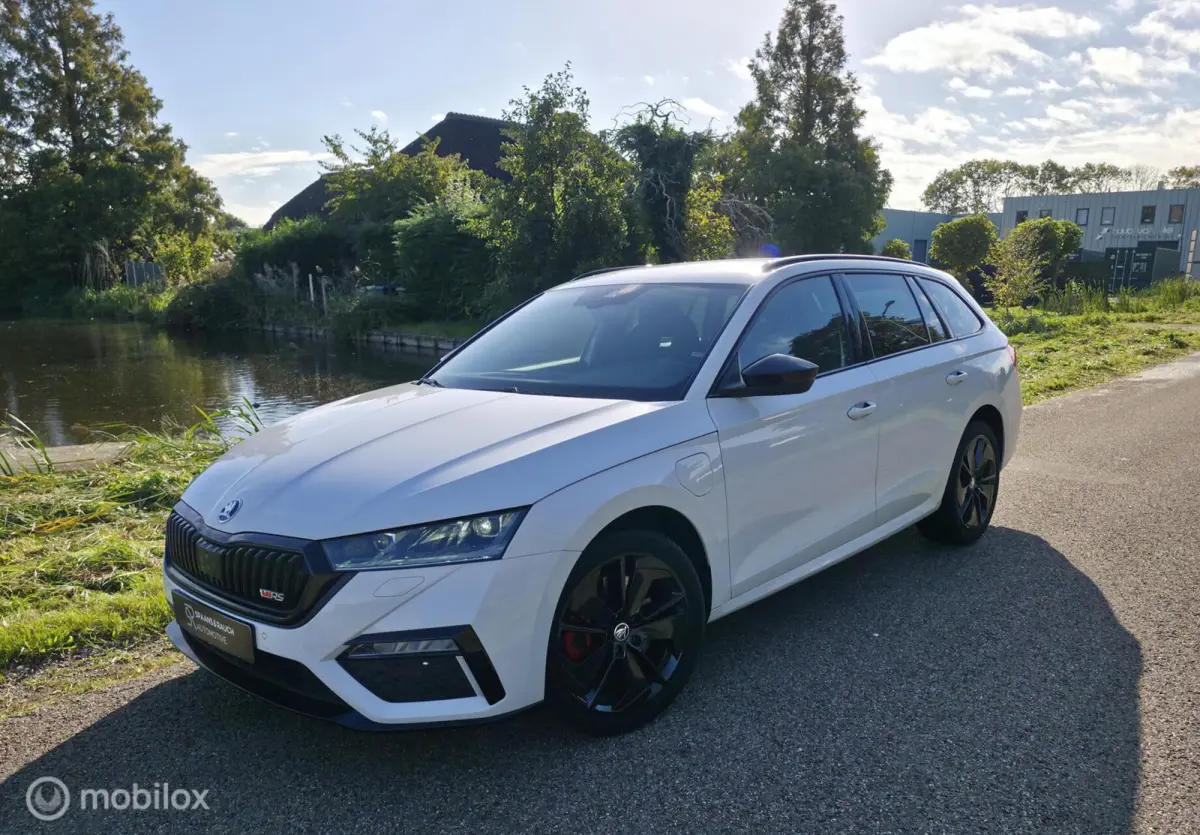 1.4 TSI RS iV PHEV / Carplay / Side ass