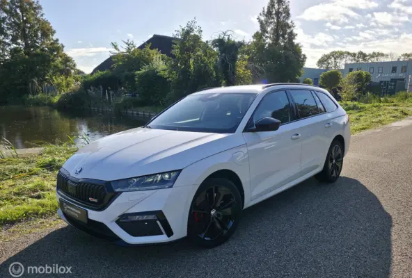 1.4 TSI RS iV PHEV / Carplay / Side ass