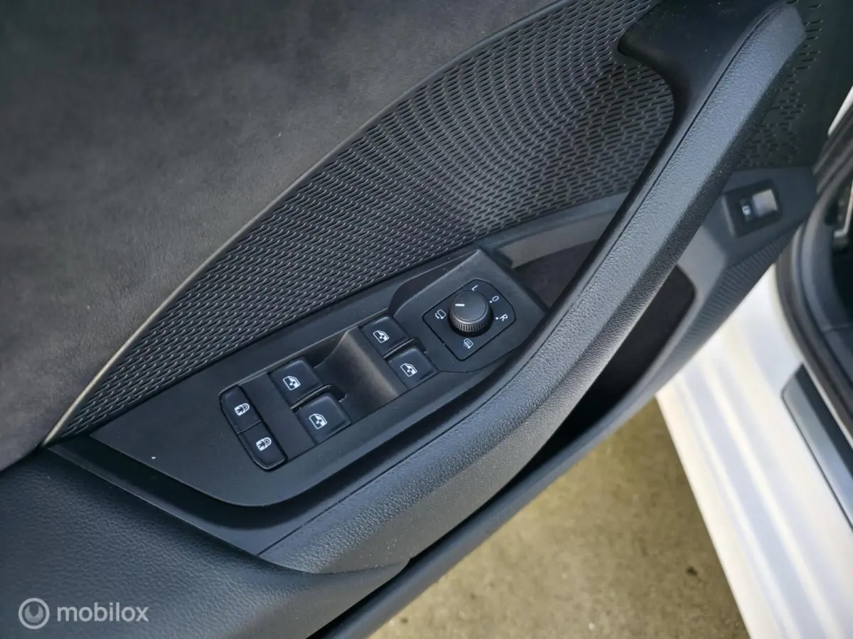 1.4 TSI RS iV PHEV / Carplay / Side ass