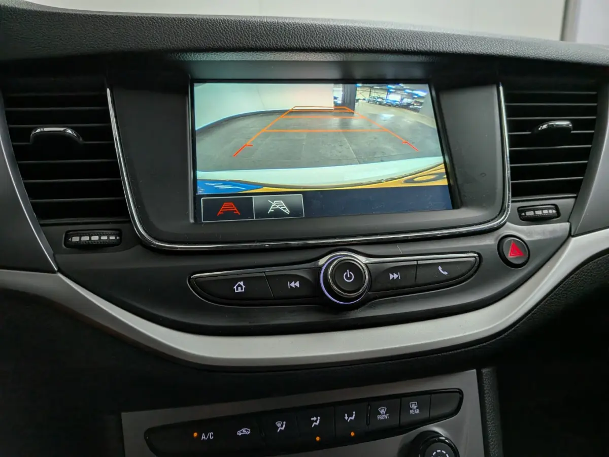 1.2 Edition / Navigatie / Camera / Parkeersensoren / LED / Carplay / 16'' LMV