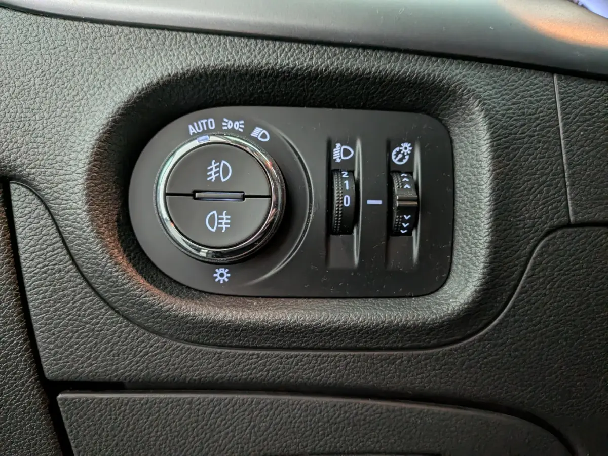1.2 Edition / Navigatie / Camera / Parkeersensoren / LED / Carplay / 16'' LMV