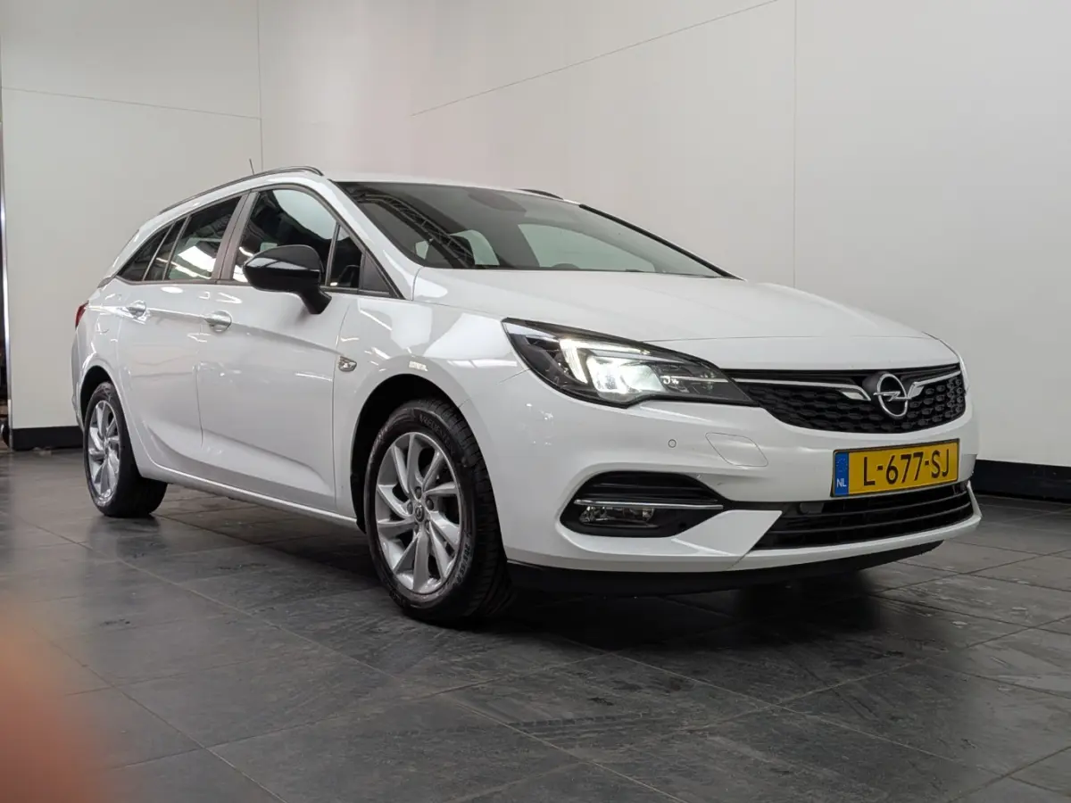 1.2 Edition / Navigatie / Camera / Parkeersensoren / LED / Carplay / 16'' LMV