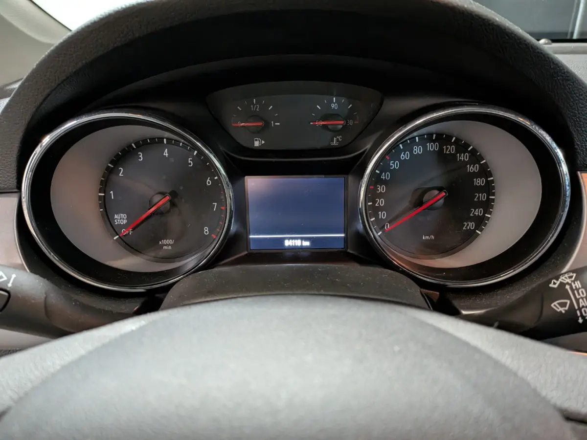 1.2 Edition / Navigatie / Camera / Parkeersensoren / LED / Carplay / 16'' LMV