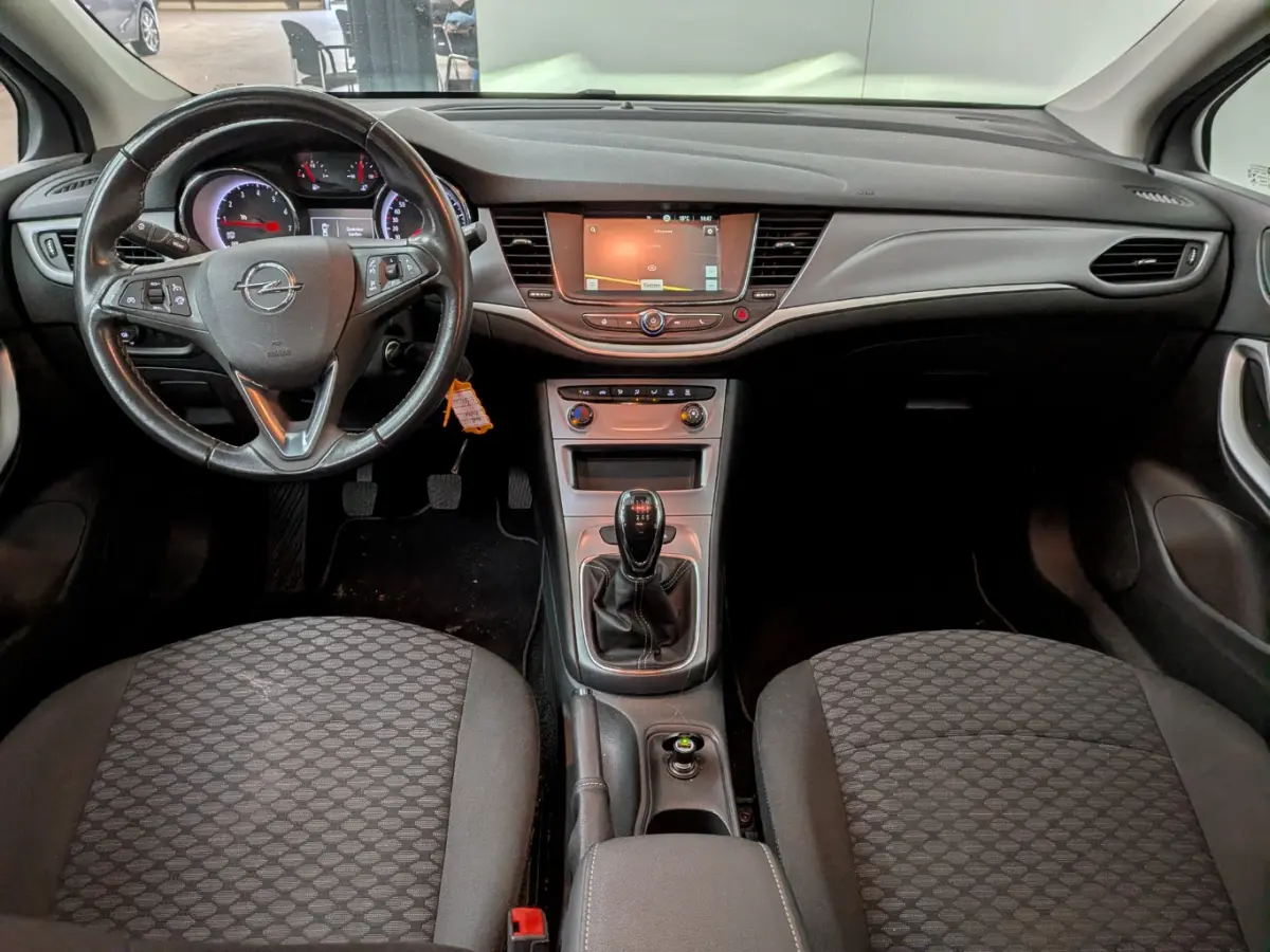 1.2 Edition / Navigatie / Camera / Parkeersensoren / LED / Carplay / 16'' LMV