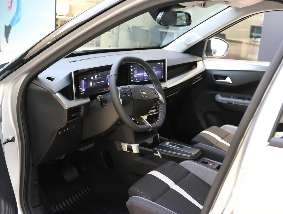 1.2 Turbo Hybrid GS | Navigatie | Apple Carplay/Android Auto | voorstoelen verwarmd | verwarmde voorruit
