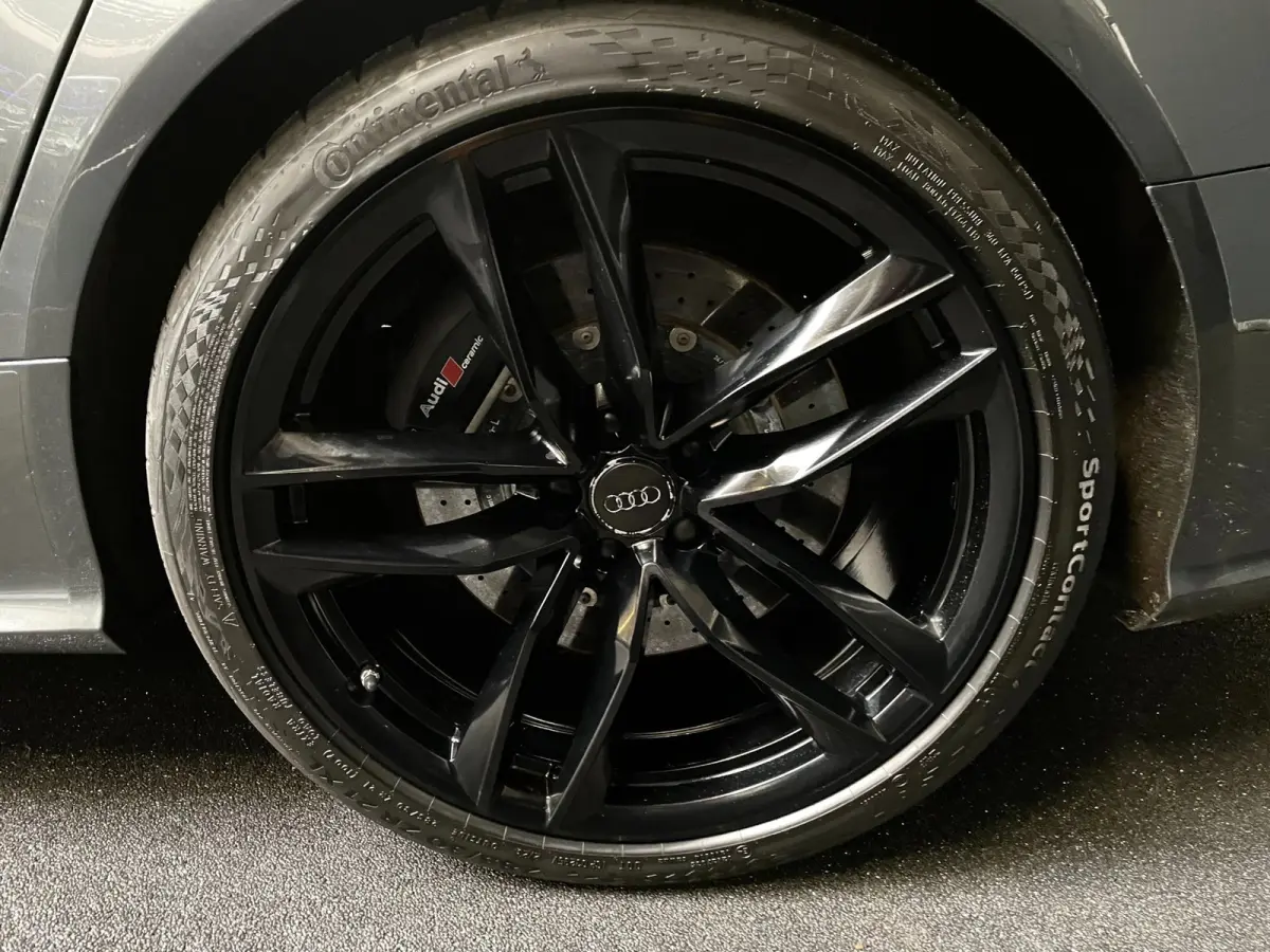 4.0 TFSI RS 6 quattro CERAMIC 21" CARBON PANO HUD Milltek Sport