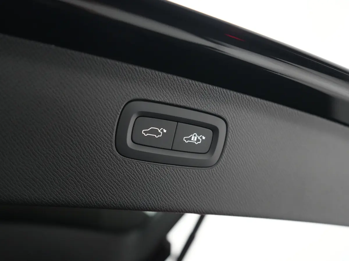 T8 Ultra Black Edition Executive | Luchtvering | Bowers & Wilkins | 360° Camera | Head-Up | Panoramadak | 22"