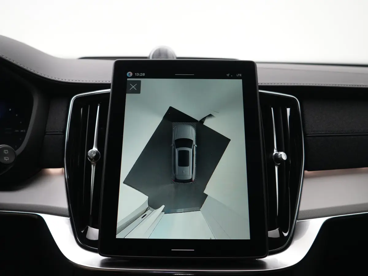 T8 Ultra Black Edition Executive | Luchtvering | Bowers & Wilkins | 360° Camera | Head-Up | Panoramadak | 22"
