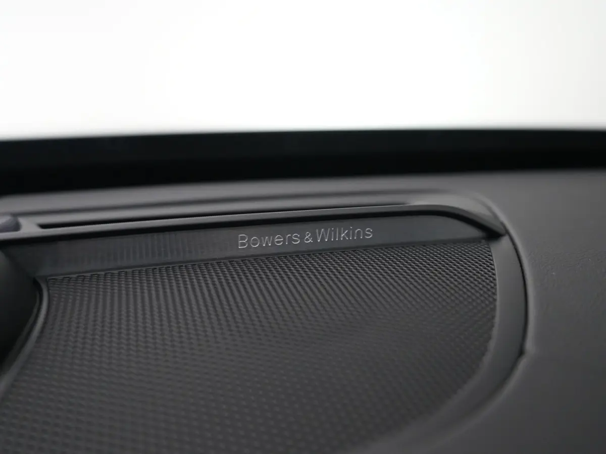T8 Ultra Black Edition Executive | Luchtvering | Bowers & Wilkins | 360° Camera | Head-Up | Panoramadak | 22"