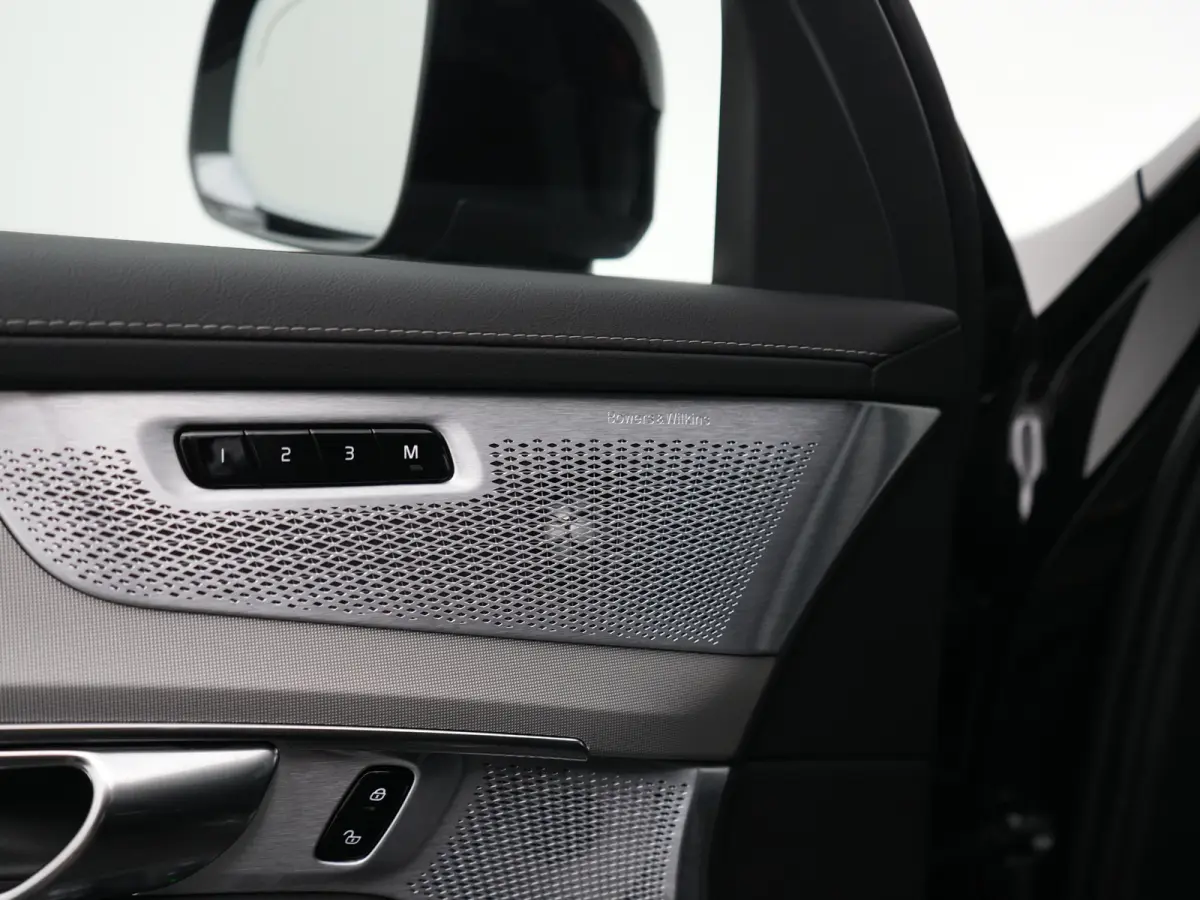 T8 Ultra Black Edition Executive | Luchtvering | Bowers & Wilkins | 360° Camera | Head-Up | Panoramadak | 22"