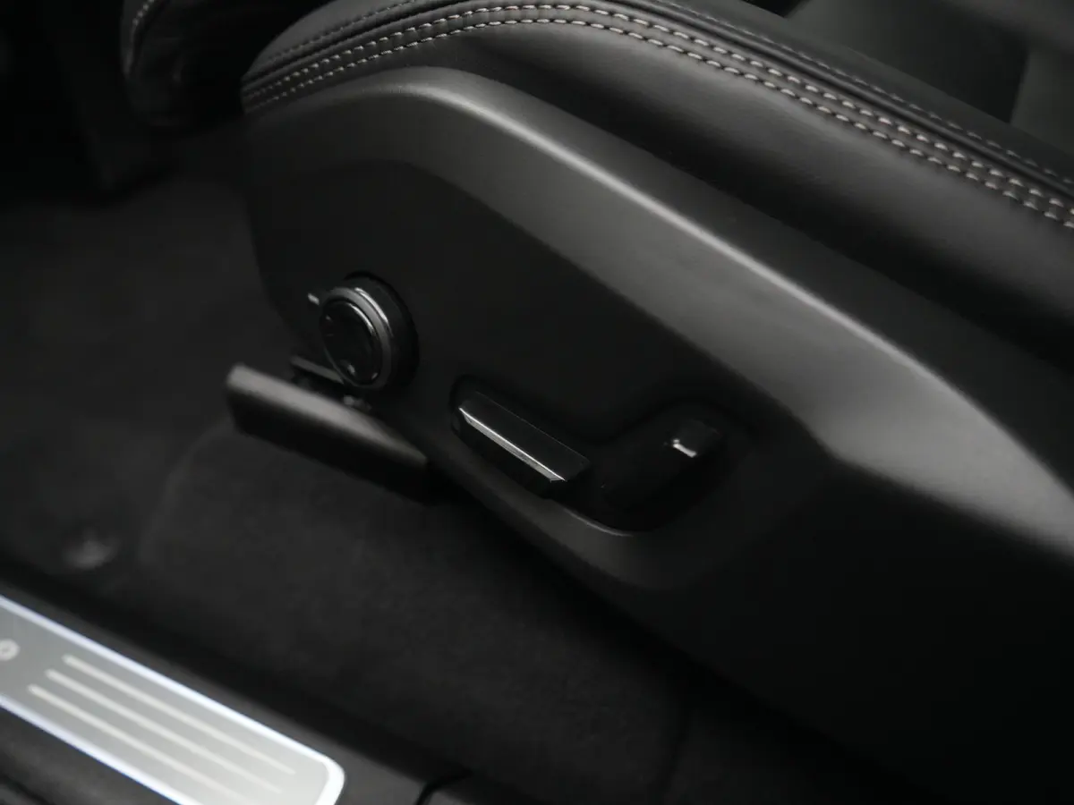 T8 Ultra Black Edition Executive | Luchtvering | Bowers & Wilkins | 360° Camera | Head-Up | Panoramadak | 22"