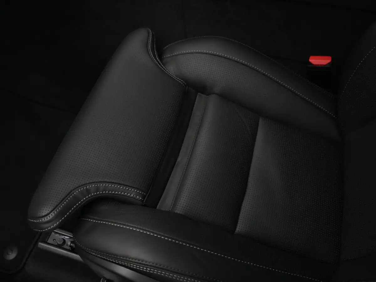 T8 Ultra Black Edition Executive | Luchtvering | Bowers & Wilkins | 360° Camera | Head-Up | Panoramadak | 22"