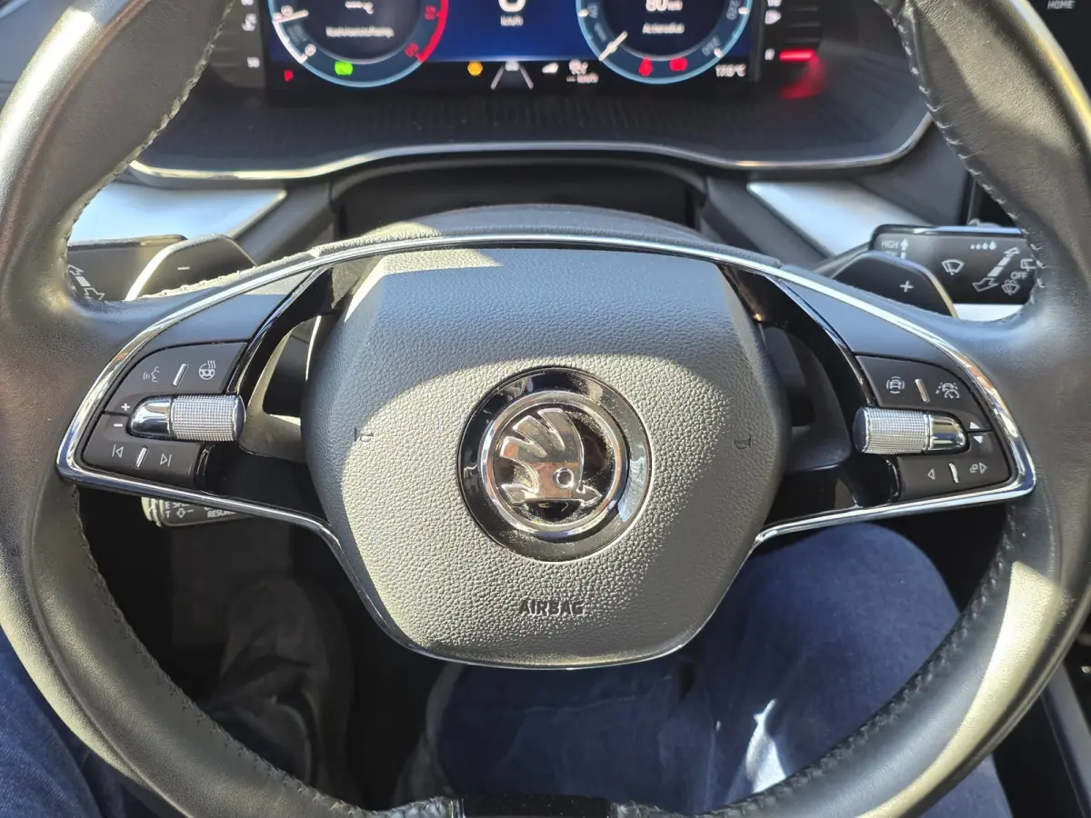 2.0 TDI CRUISE / LANE / MASSAGE / AUTO