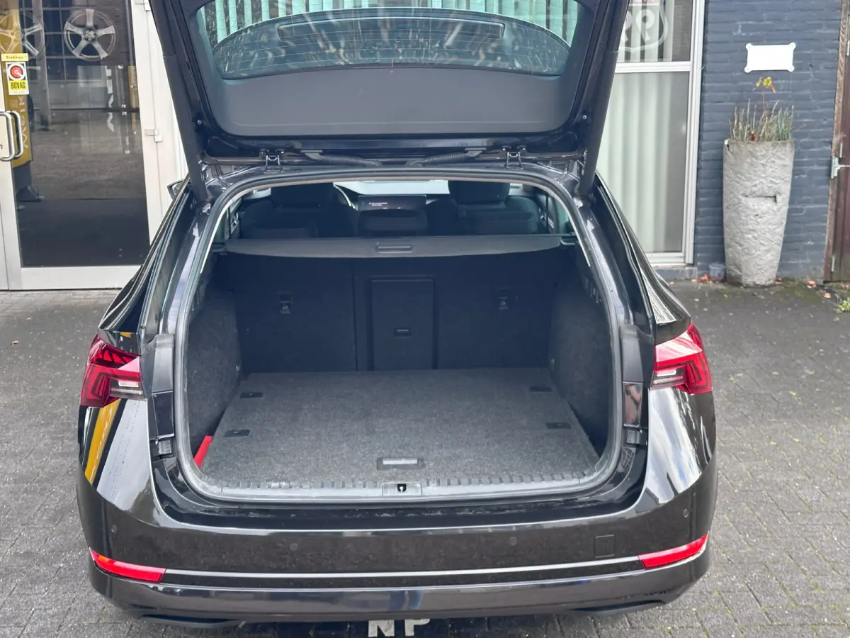 2.0 TDI CRUISE / LANE / MASSAGE / AUTO