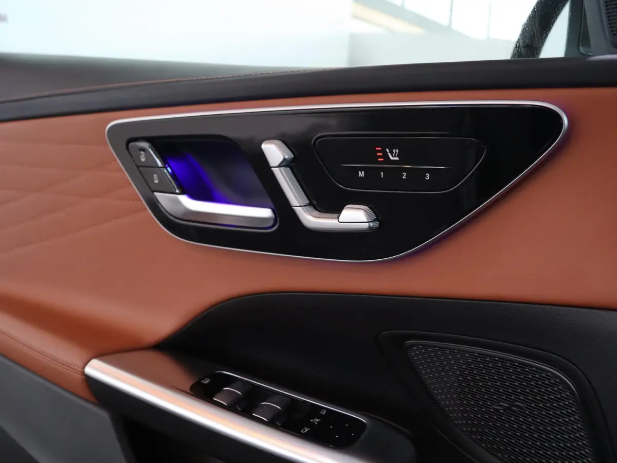 180 AMG Line | Trekhaak | Lederen bekleding | Memory | Digital Light |