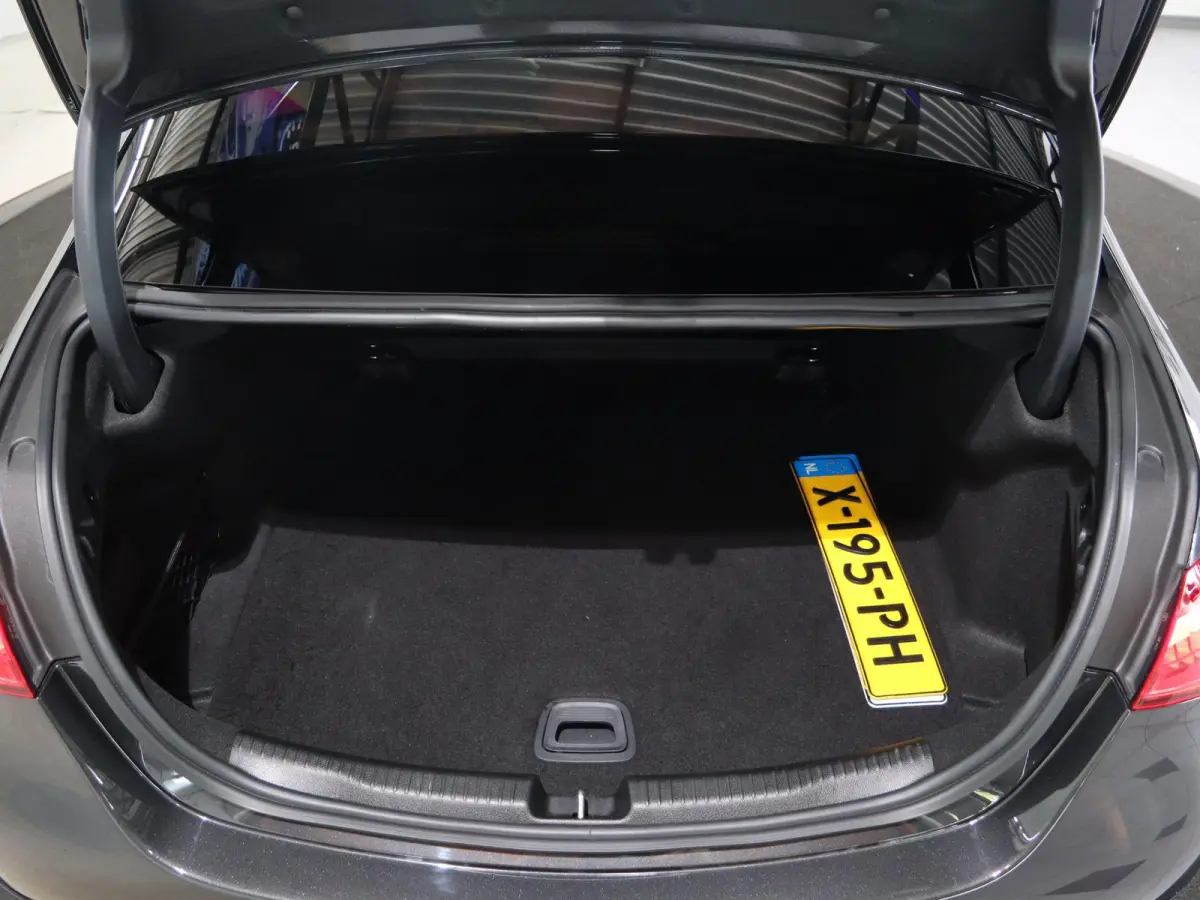 180 AMG Line | Trekhaak | Lederen bekleding | Memory | Digital Light |
