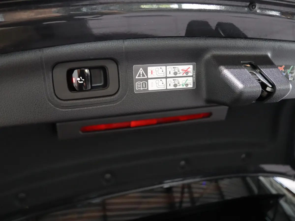 180 AMG Line | Trekhaak | Lederen bekleding | Memory | Digital Light |
