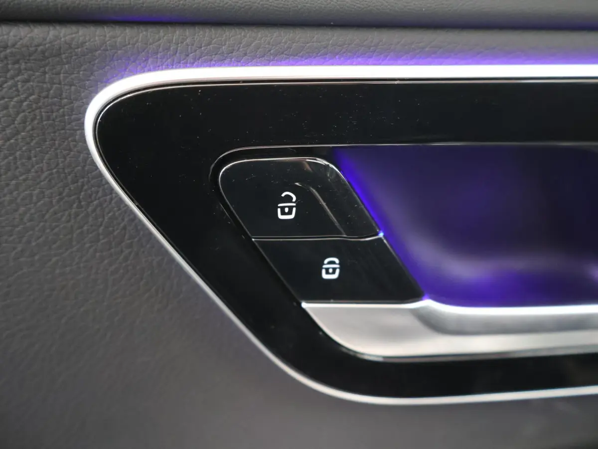 300 e AMG Line | Night | Panoramadak | Stoelventilatie | Stoelverwarming | Digital Light |