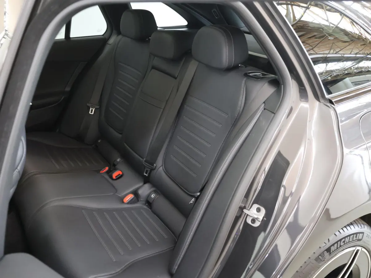 300 e AMG Line | Night | Panoramadak | Stoelventilatie | Stoelverwarming | Digital Light |