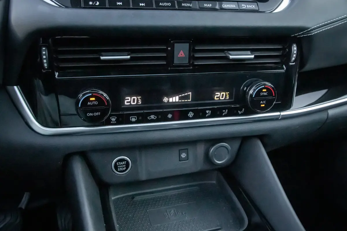 1.3 MHEV Xtronic Premiere Edition | Trekhaak | Panodak | 360 camera | Cruise adaptief | Head-up display | Navi | Apple Carplay/Android Auto | Achteruitrijcamera 360 graden | Apple Carplay/An