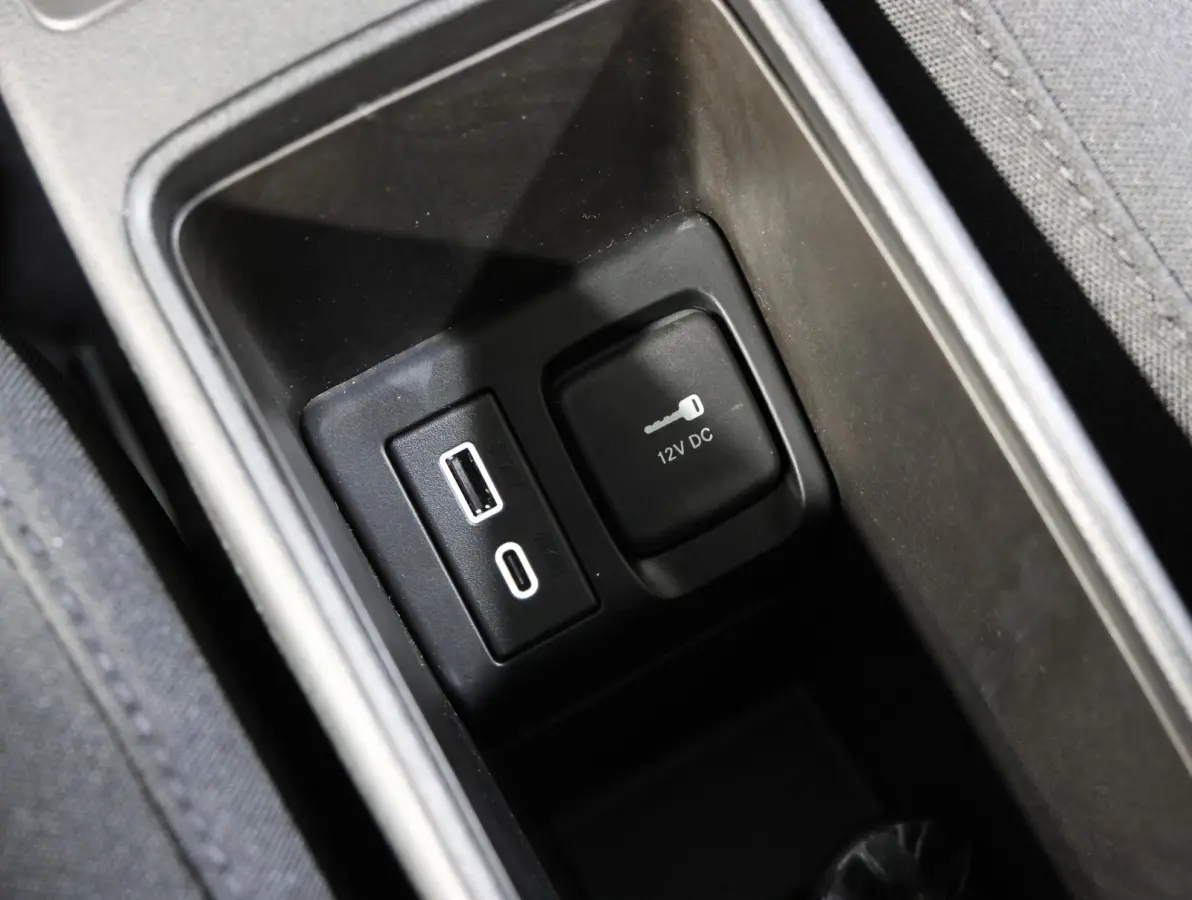 Icon 42 kWh | 8 jaar garantie | Apple CarPlay / Android Auto | Achteruitcamera | Stoelverwarming |