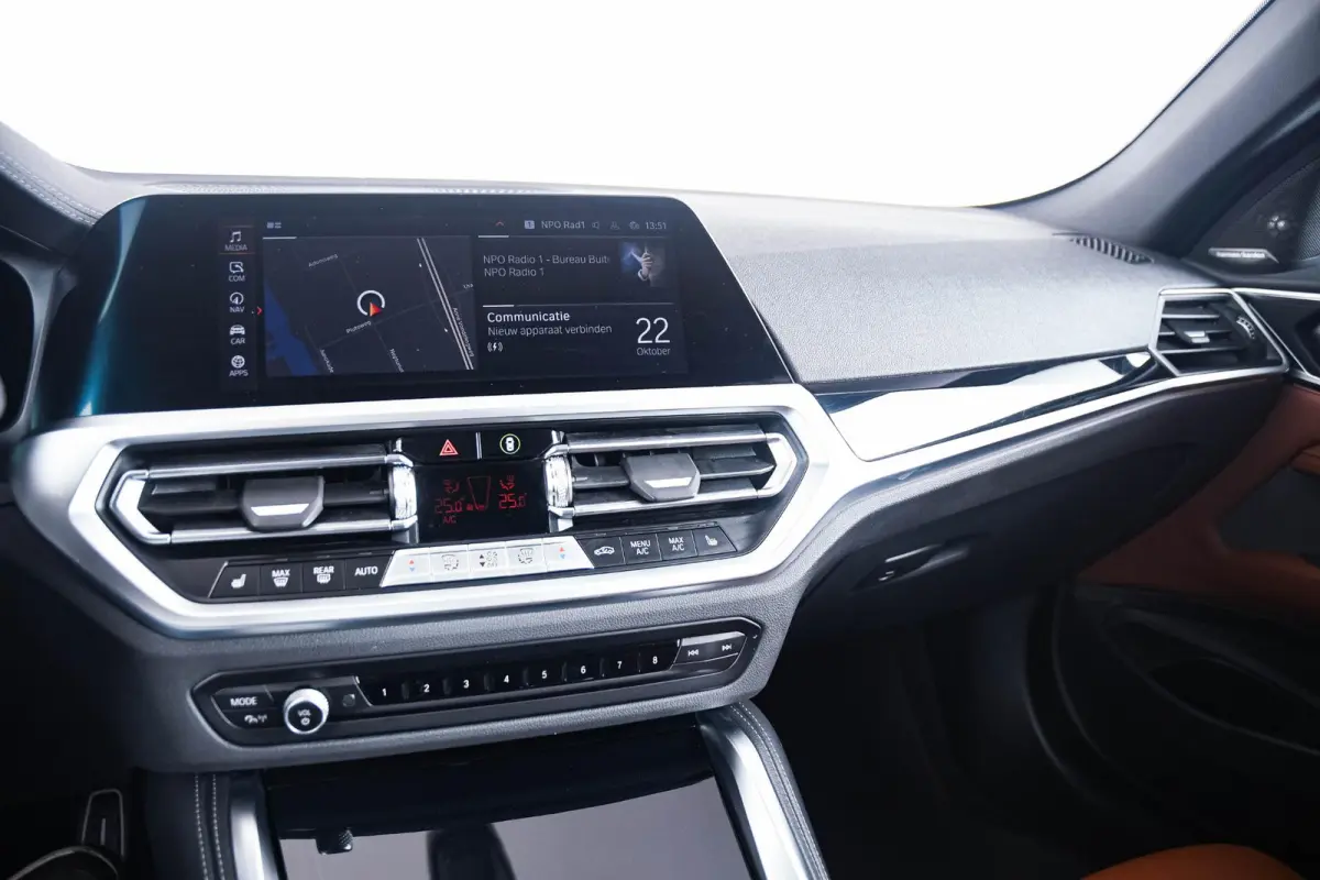M440i High Executive Driving Assistant Professional - Head up - Harman Kardon - BMW Laserlight - Comfort Access - Windscherm - Air collar - Stuurwielrand verwarmd - Parking Assistant Plus