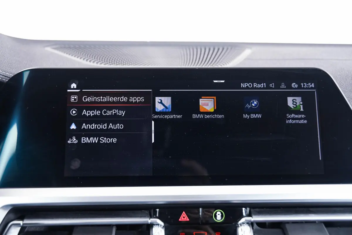 M440i High Executive Driving Assistant Professional - Head up - Harman Kardon - BMW Laserlight - Comfort Access - Windscherm - Air collar - Stuurwielrand verwarmd - Parking Assistant Plus