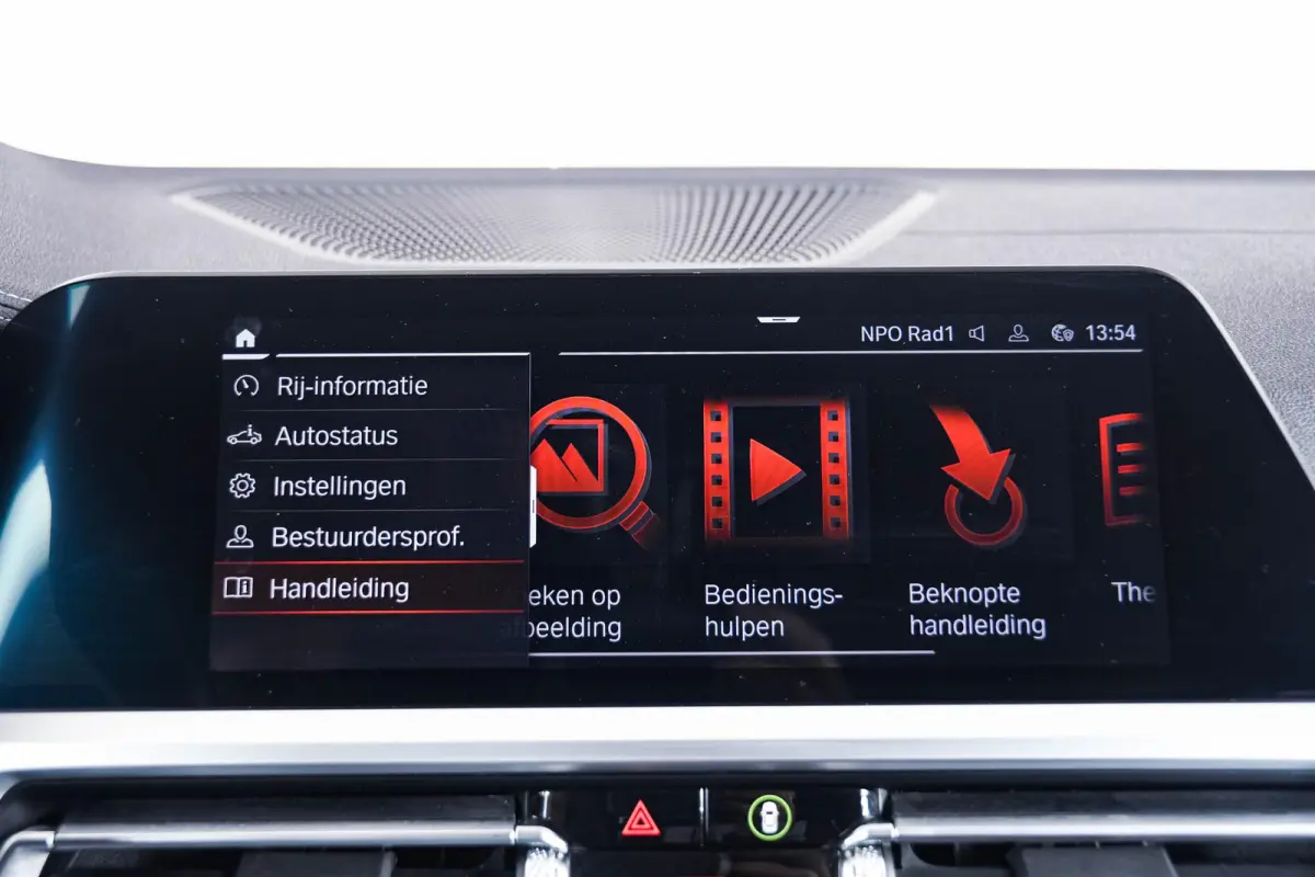 M440i High Executive Driving Assistant Professional - Head up - Harman Kardon - BMW Laserlight - Comfort Access - Windscherm - Air collar - Stuurwielrand verwarmd - Parking Assistant Plus