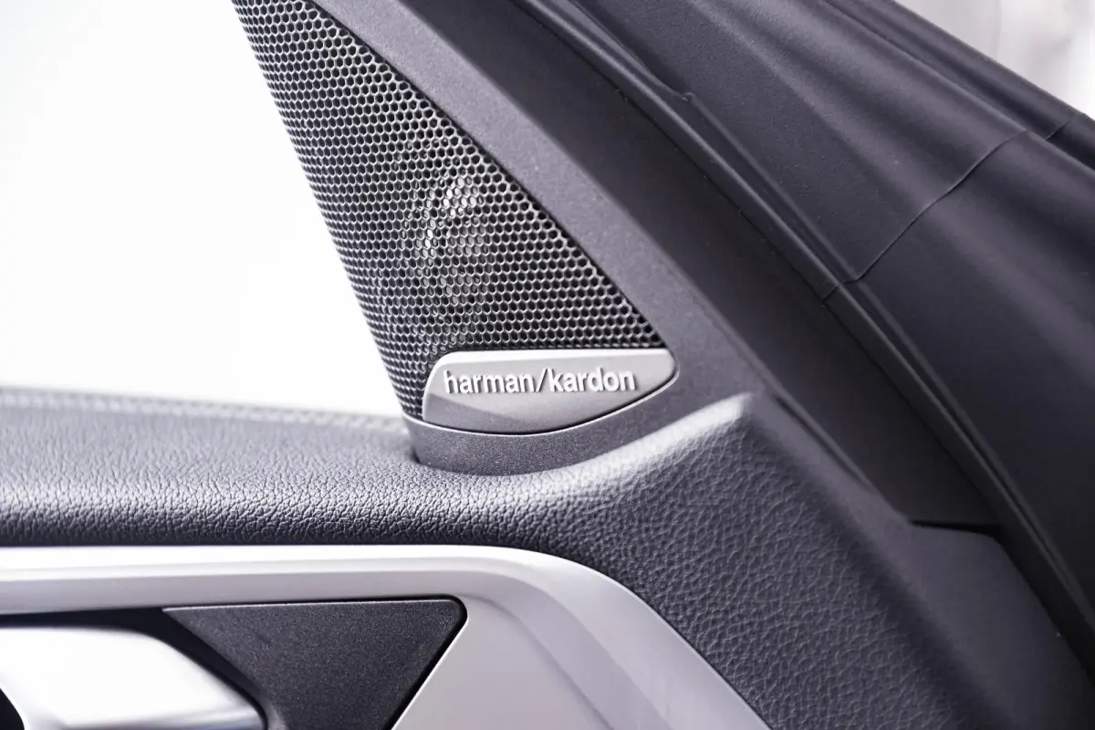 M440i High Executive Driving Assistant Professional - Head up - Harman Kardon - BMW Laserlight - Comfort Access - Windscherm - Air collar - Stuurwielrand verwarmd - Parking Assistant Plus