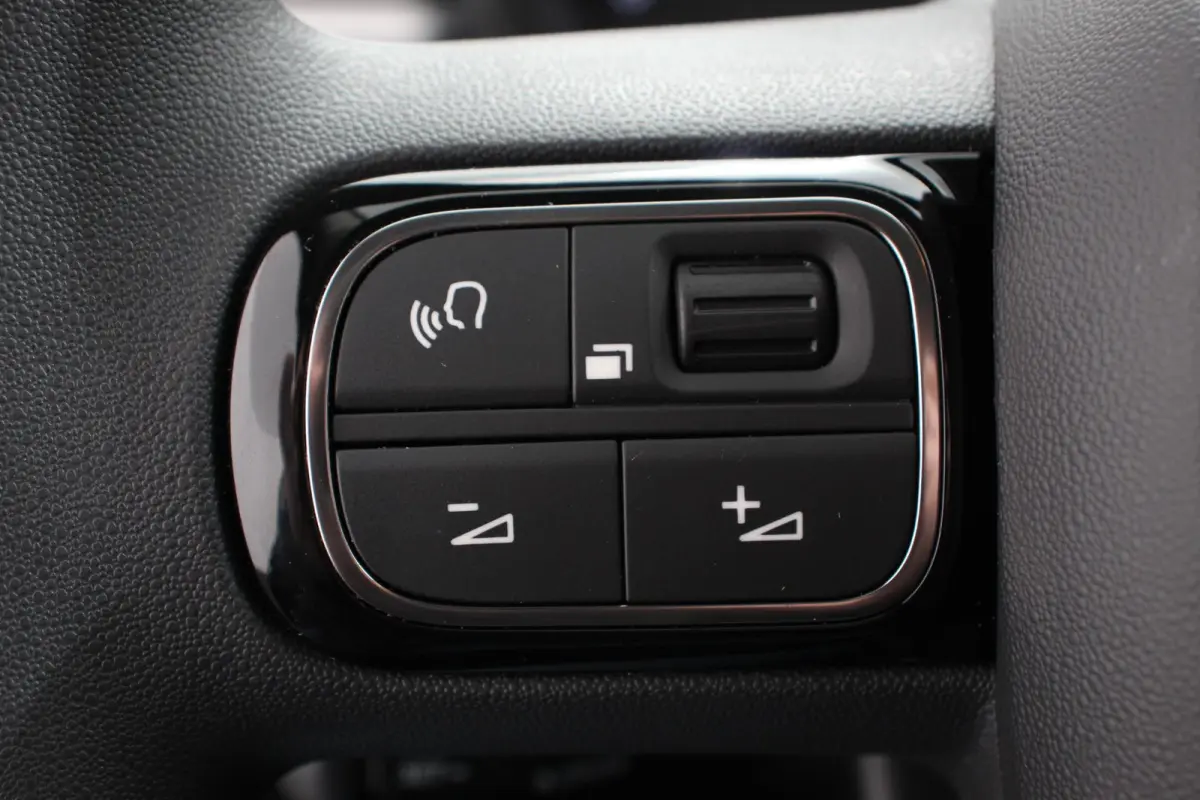 1.2 PureTech 83 pk Navigatie Apple Carplay/Android Auto Parkeersensor achter Camera Stoelverwarming Cruise Control Lane Assist LED-koplampen Keyless Entry/Start
