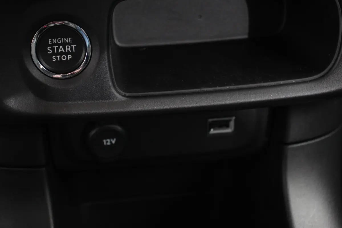 1.2 PureTech 83 pk Navigatie Apple Carplay/Android Auto Parkeersensor achter Camera Stoelverwarming Cruise Control Lane Assist LED-koplampen Keyless Entry/Start