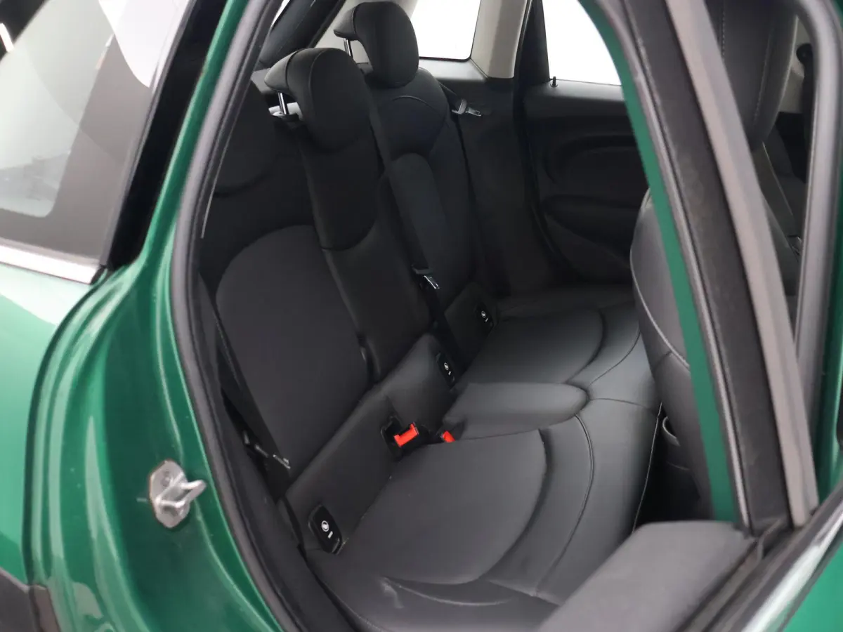 1.5 COOPER 136 PK 5-DEURS BRITISH RACING GREEN + CARBON BLACK LEDER SPORTINTERIEUR