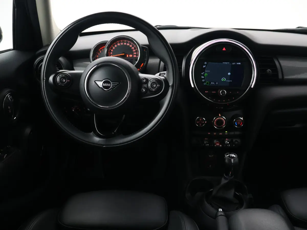 1.5 COOPER 136 PK 5-DEURS BRITISH RACING GREEN + CARBON BLACK LEDER SPORTINTERIEUR