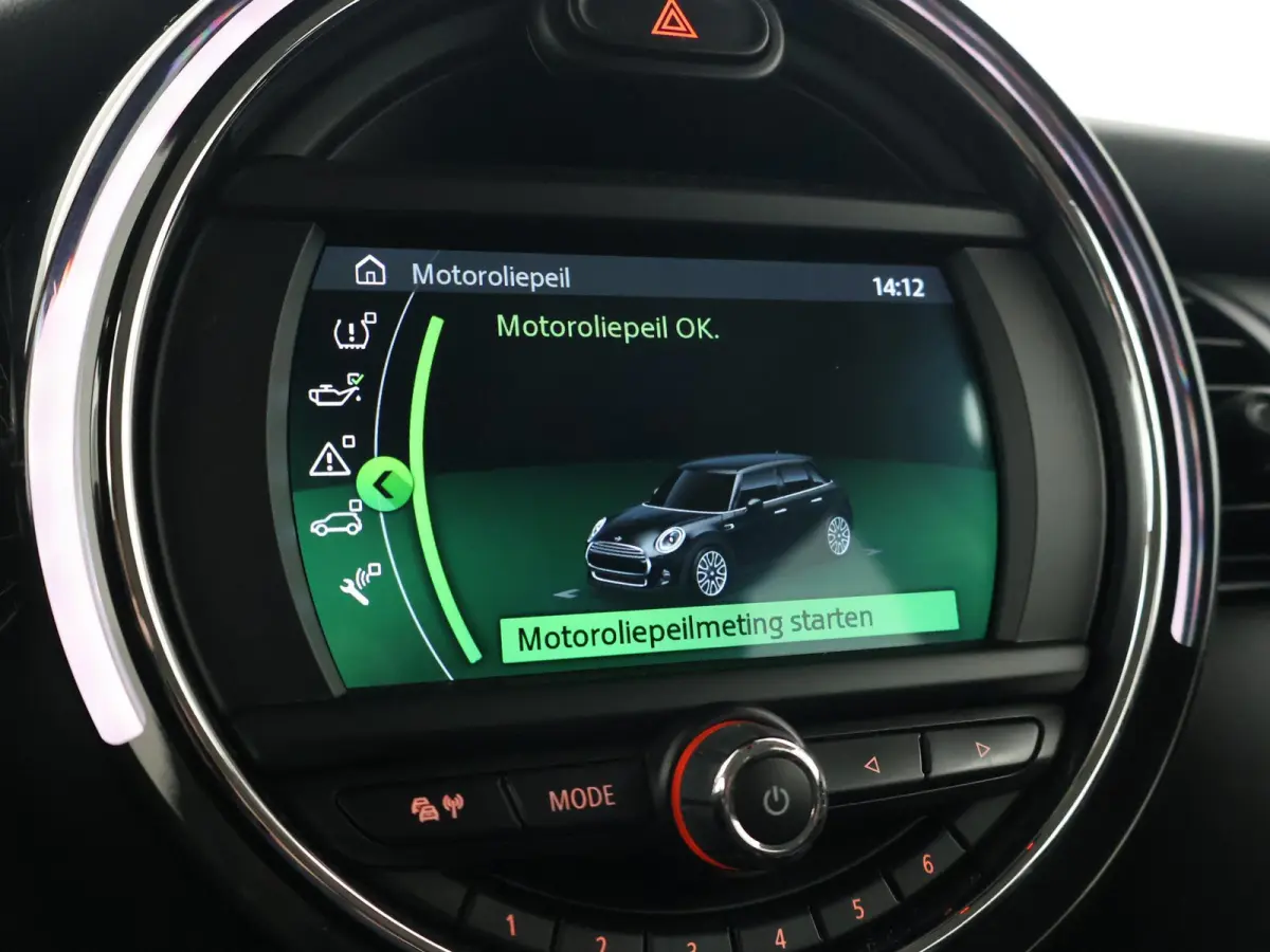 1.5 COOPER 136 PK 5-DEURS BRITISH RACING GREEN + CARBON BLACK LEDER SPORTINTERIEUR