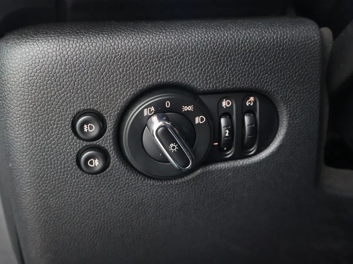1.5 COOPER 136 PK 5-DEURS BRITISH RACING GREEN + CARBON BLACK LEDER SPORTINTERIEUR