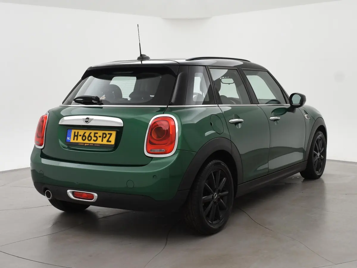 1.5 COOPER 136 PK 5-DEURS BRITISH RACING GREEN + CARBON BLACK LEDER SPORTINTERIEUR