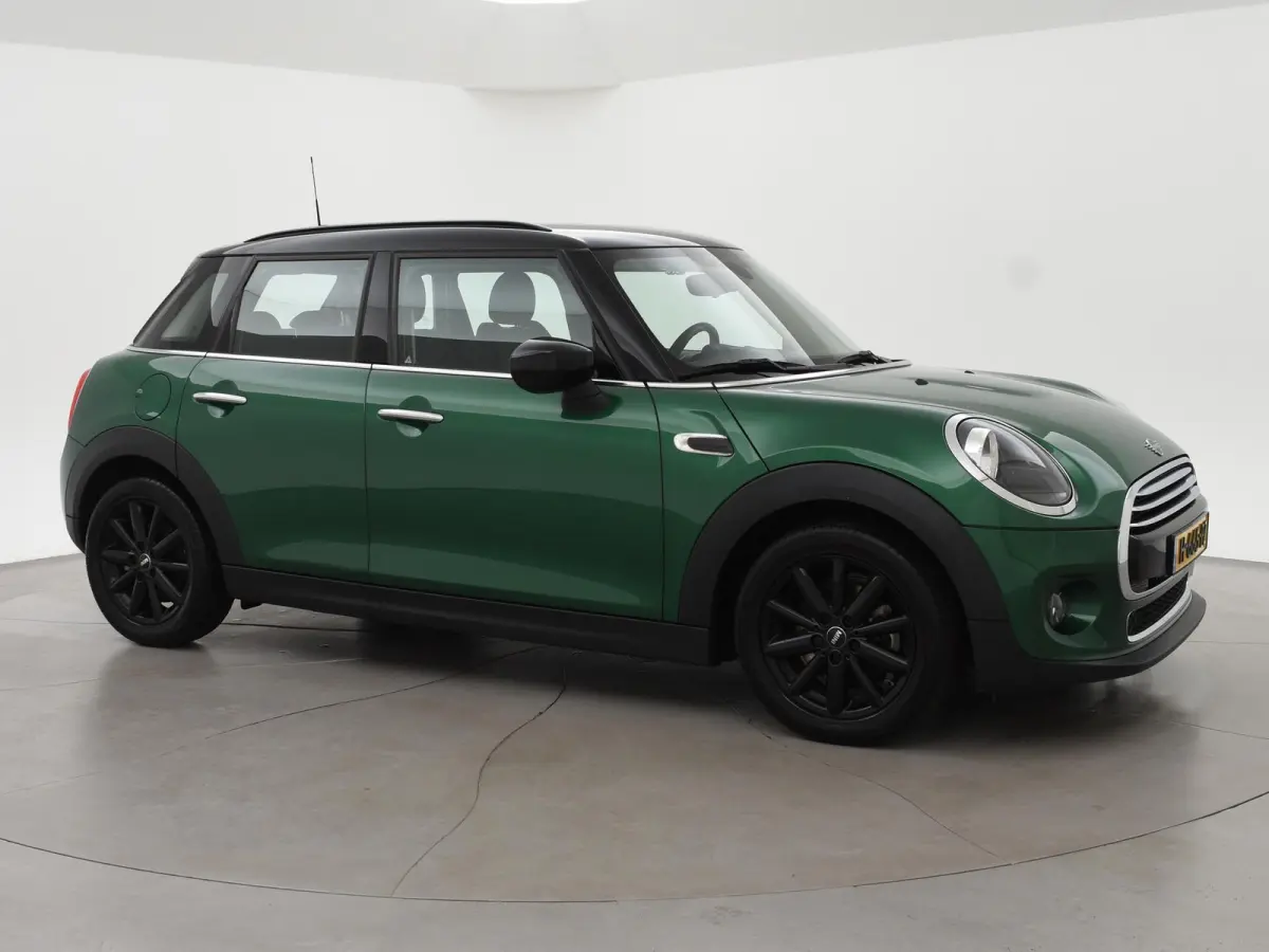 1.5 COOPER 136 PK 5-DEURS BRITISH RACING GREEN + CARBON BLACK LEDER SPORTINTERIEUR
