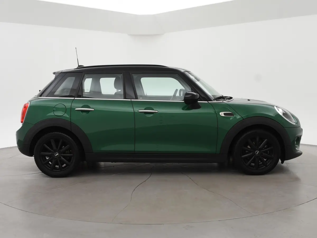 1.5 COOPER 136 PK 5-DEURS BRITISH RACING GREEN + CARBON BLACK LEDER SPORTINTERIEUR