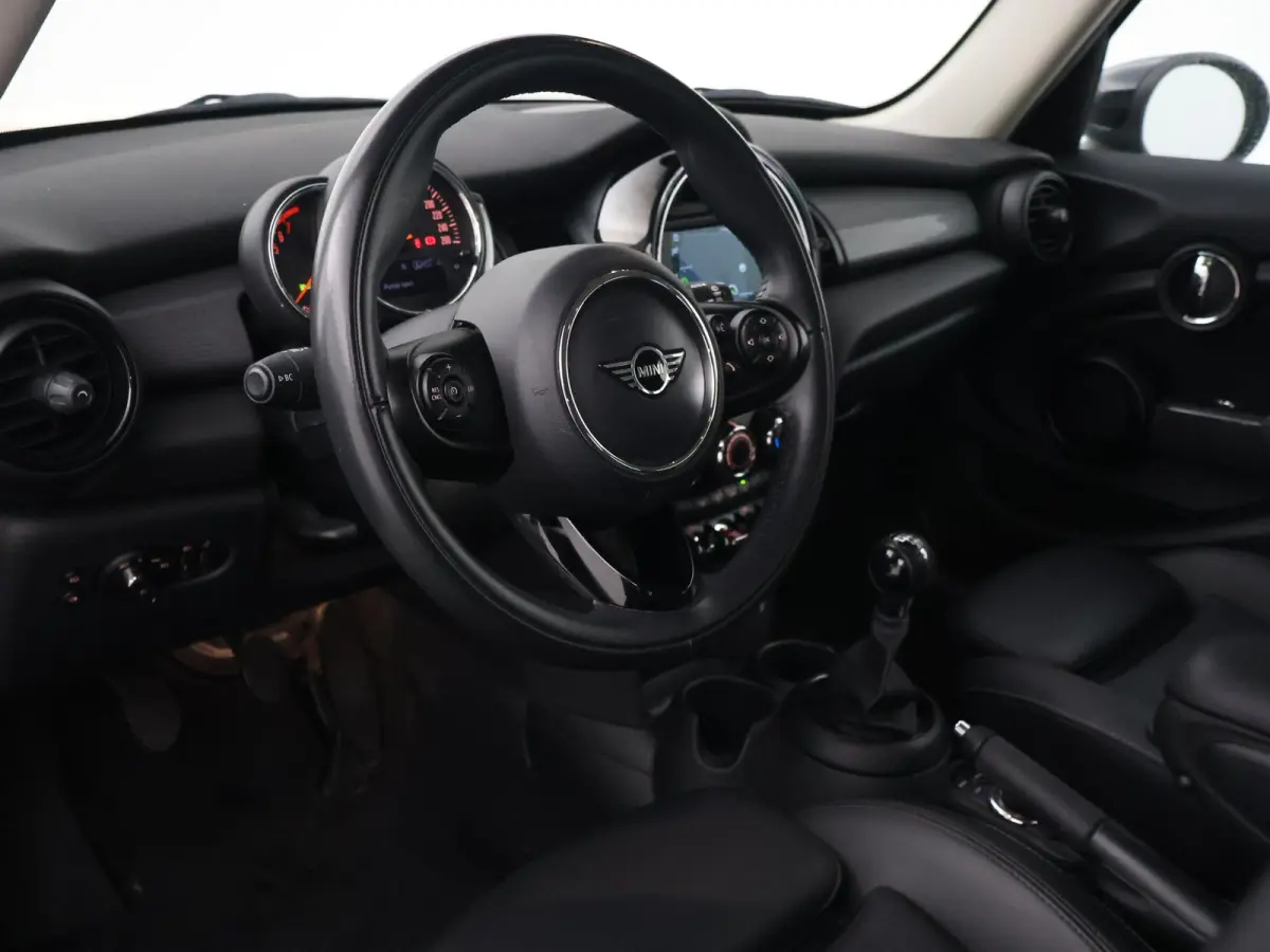 1.5 COOPER 136 PK 5-DEURS BRITISH RACING GREEN + CARBON BLACK LEDER SPORTINTERIEUR