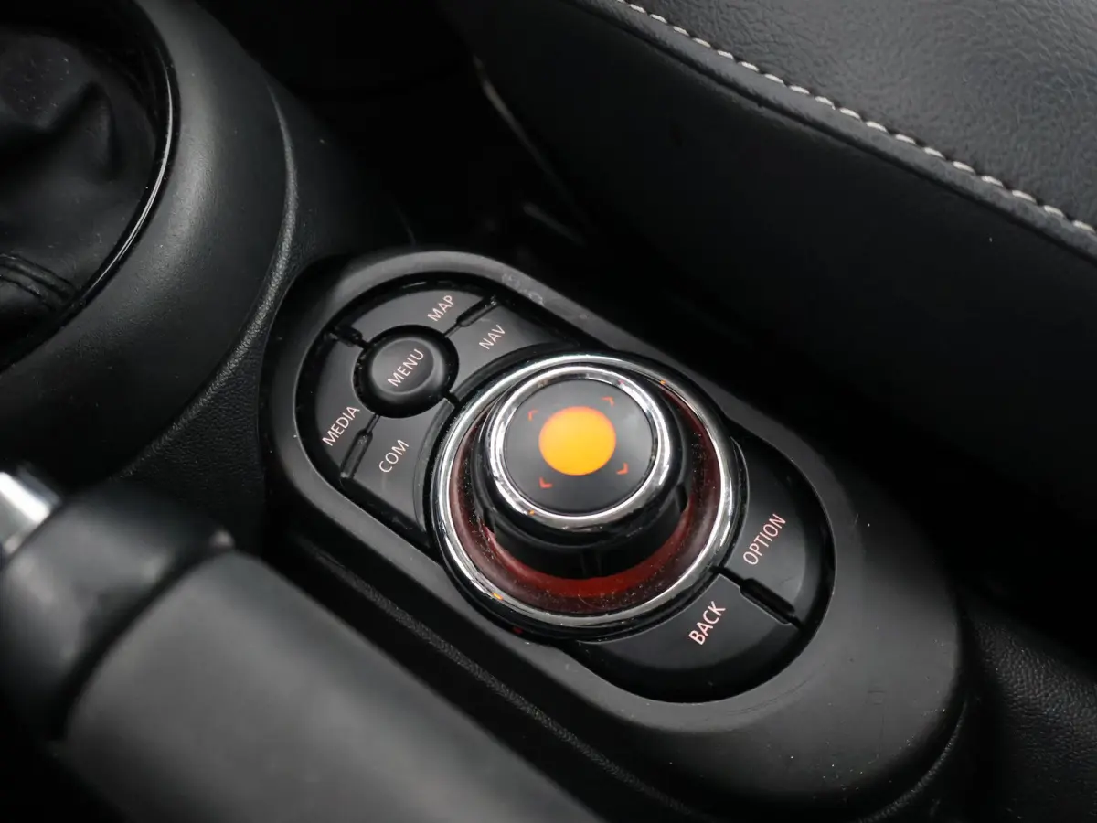 1.5 COOPER 136 PK 5-DEURS BRITISH RACING GREEN + CARBON BLACK LEDER SPORTINTERIEUR