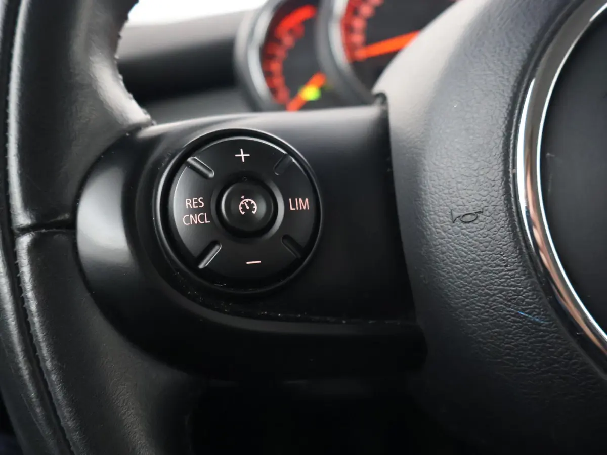 1.5 COOPER 136 PK 5-DEURS BRITISH RACING GREEN + CARBON BLACK LEDER SPORTINTERIEUR